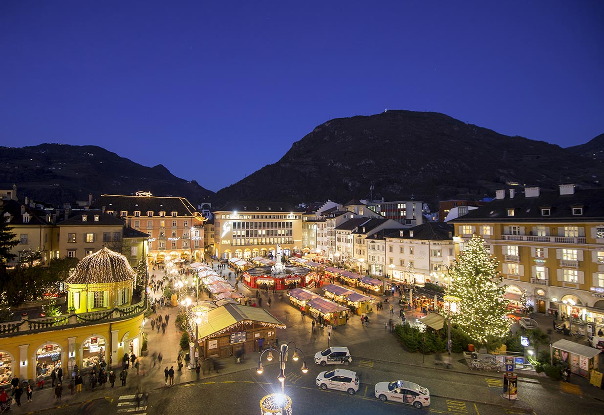 Una splendida panoramica del Mercatino di Natale di Bolzano